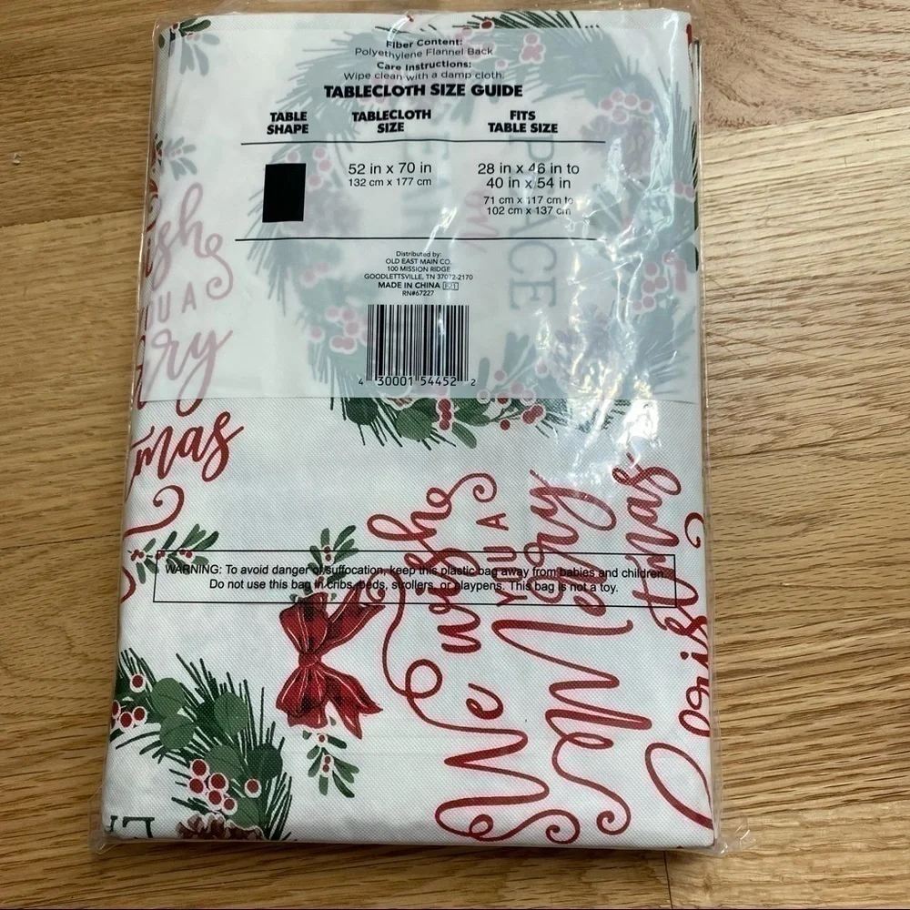Wreath Christmas Holiday Table Cloth NWT Rectangle 52x70 White Green
